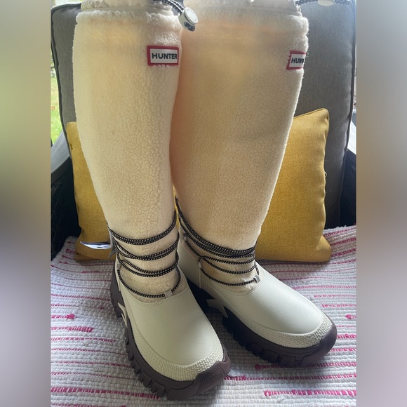 HUNTER
Women's White Wanderer Fleece Waterproof Tall Boot - Picture 7 of 10